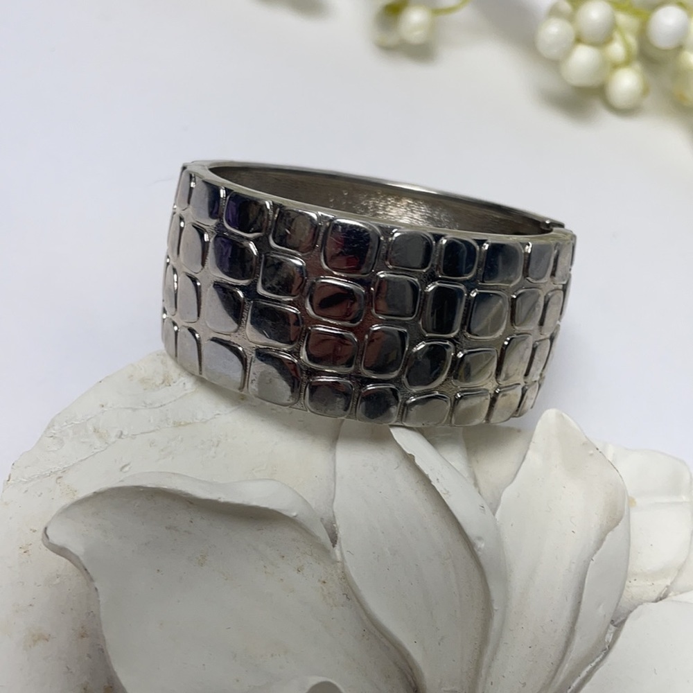 Silver Clamp Bracelet Turtle Shell Design - Picture 8 of 8